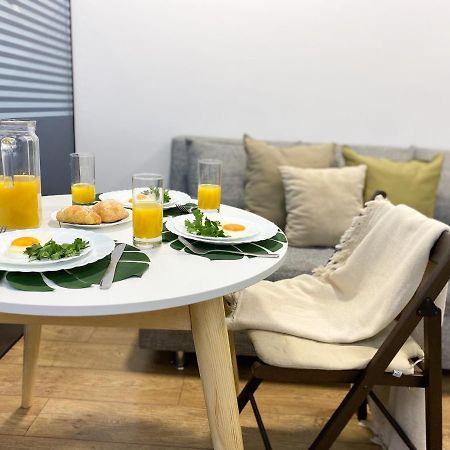 Студия В Стиле Loft В Центре Города Almatî Exterior foto