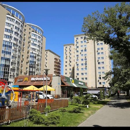 Студия В Стиле Loft В Центре Города Almatî Exterior foto